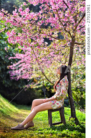 beautiful sad young woman beautiful sad young woman 27013061