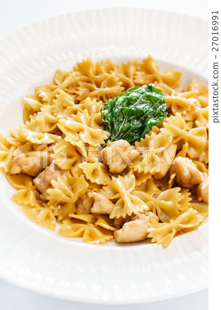 pasta with mushrooms 27016991