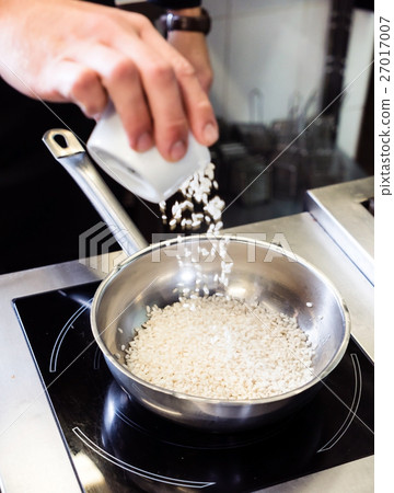 chef making risotto chef making risotto 27017007