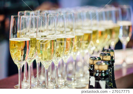 champagne glasses 27017775