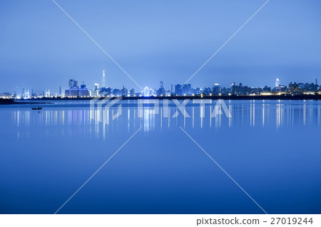 Quiet night 27019244