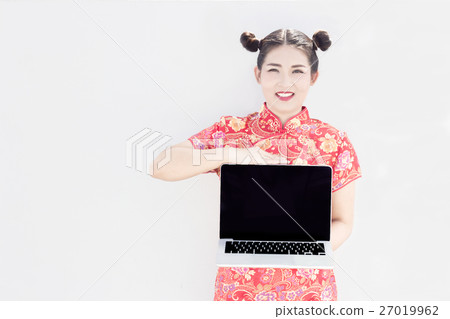 chinese lady show tablet on white chinese lady show tablet on white 27019962