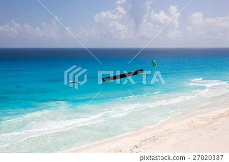 Advertisement beach parachute boat 27020387