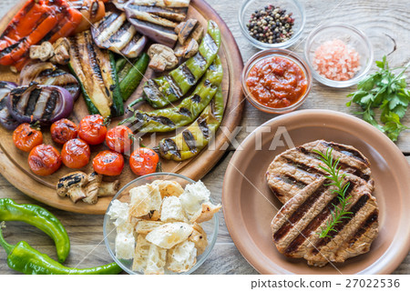 Grilled vegetables with beef steak 27022536