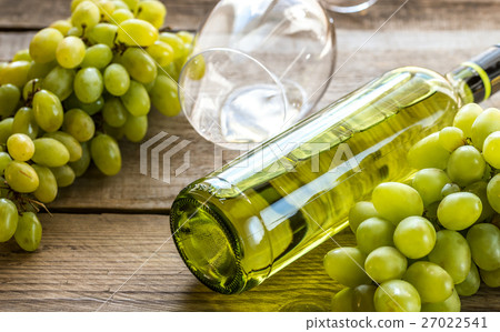 White wine with bunch of grape White wine with bunch of grape 27022541