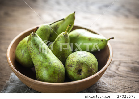 Fresh pears in the rustic bowl Fresh pears in the rustic bowl 27022573