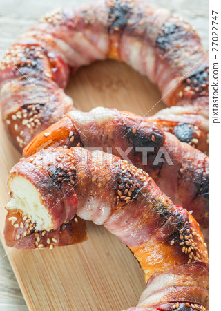 Bagels with sesame wrapped in bacon rashers Bagels with sesame wrapped in bacon rashers 27022747