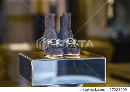 Women luxury shoes 27023909