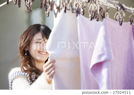 接受洗衣店的主婦 27024511