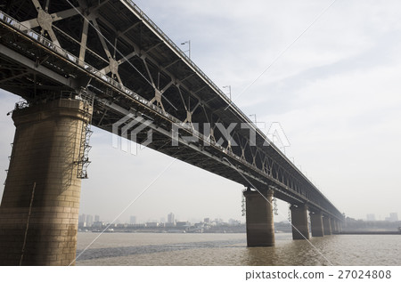Wuhan Yangtze River Bridge 27024808