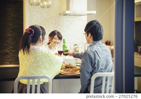 Home party image 27025276