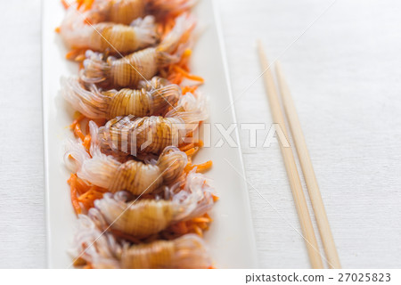 Shirataki noodles with soy sauce 27025823