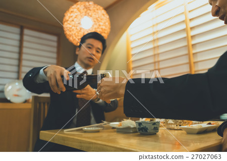 啤酒 淡啤酒 傾倒的 27027063