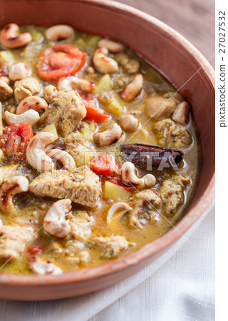 Chicken korma 27027532