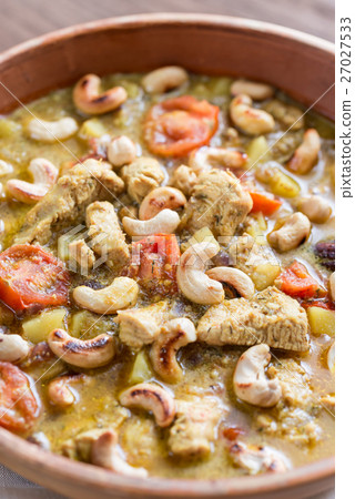 Chicken korma 27027533