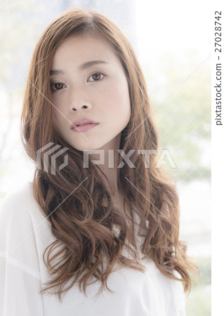 髮型模型年輕漂亮的女士 27028742