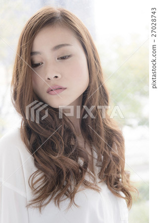 髮型模型年輕漂亮的女士 27028743