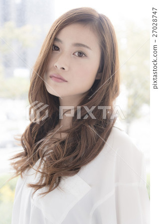 Hair style model Young and pretty lady 27028747