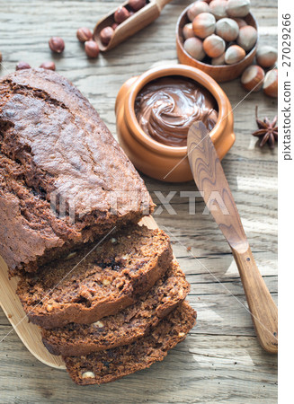 Loaf of banana-chocolate bread  27029266