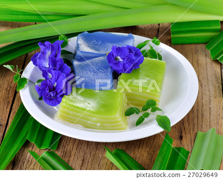 traditional thai dessert 27029649