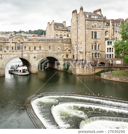 Pulteney Bridge in Bath, Somerset, UK 27030200