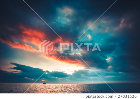 Tropical sunset on the beach 27031526