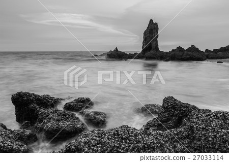Natural sea rock skyline Natural sea rock skyline 27033114
