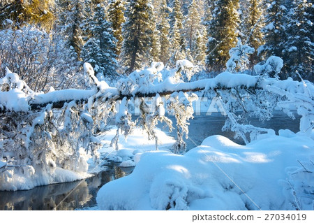 Beautiful winter sunset on the river in Russia 27034019
