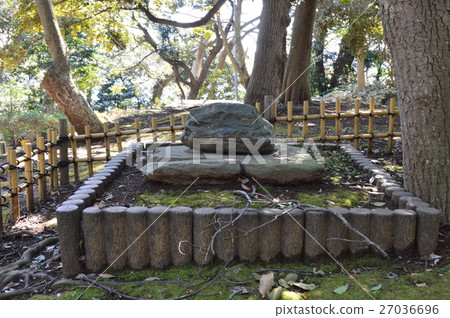 Crying stone (Satomi Park / Ichikawa-shi Kunibashi Chiba prefecture) 27036696