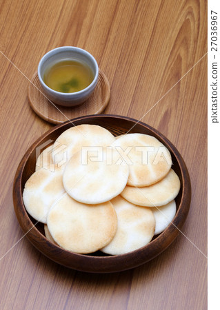 Salad cracker 27036967