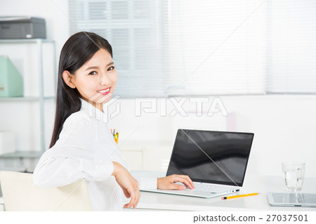 Daily Nine to Five Daily Nine to Five 27037501