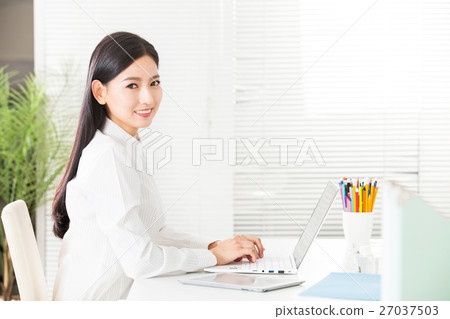 Daily Nine to Five Daily Nine to Five 27037503