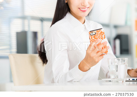 Daily Nine to Five Daily Nine to Five 27037530