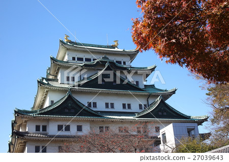 [Autumn clear castle tower of Nagoya Castle] 27039643