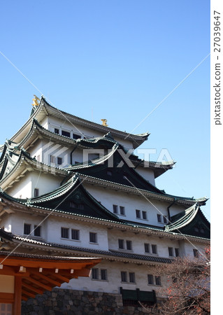 [名古屋城堡的秋天清澈的城堡塔] 27039647