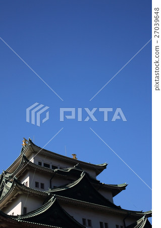 [Autumn clear castle tower of Nagoya Castle] 27039648