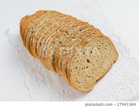 wholegrain bread 27041369