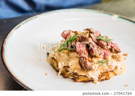 hash brown with beef and mushroom sauce hash brown with beef and mushroom sauce 27041784