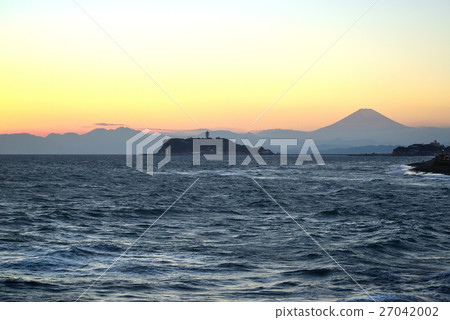 稻村崎海岸的富士和江之島日落美景 稻村崎海岸的富士和江之島日落美景 27042002