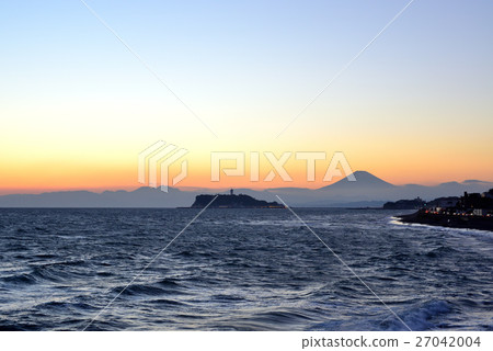 稻村崎海岸的富士和江之島日落美景 稻村崎海岸的富士和江之島日落美景 27042004