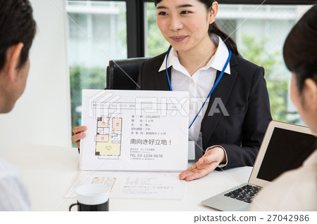 The staff of the real estate company introducing the rental property 27042986