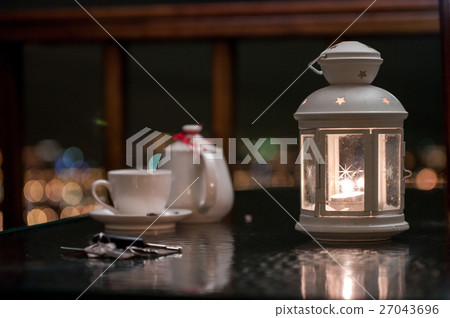 可觀看夜景的茶餐廳桌面 27043696
