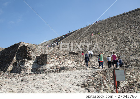 Teotihuacan遺物在墨西哥太陽金字塔 27043760