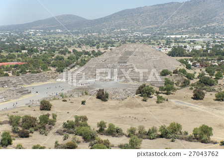 特奧蒂瓦坎遺留在墨西哥金字塔的太陽金字塔中 特奧蒂瓦坎遺留在墨西哥金字塔的太陽金字塔中 27043762