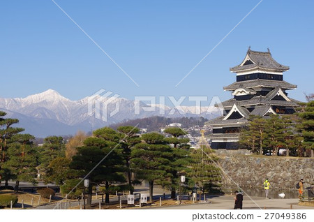 Shinshu National Treasures Matsumoto Castle in the early winter Northern Alps of the snowfall and the castle tower of the Warring States period Matsumoto Tourism Center Shinshu National Treasures Matsumoto Castle in the early winter Northern Alps of the snowfall and the castle tower of the Warring States period Matsumoto Tourism Center 27049386