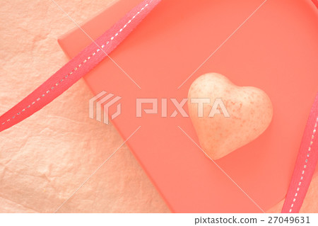 Heart's white chocolate and gift box 27049631