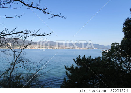 Seas and islands Seas and islands 27051274