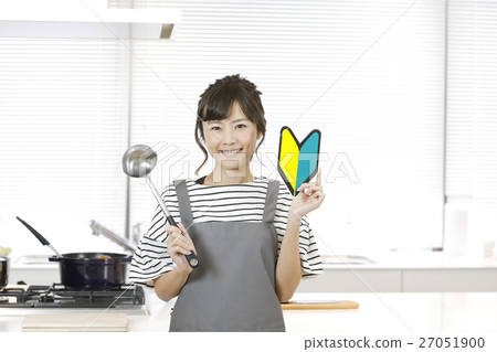 A woman going to a cooking class A woman going to a cooking class 27051900