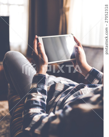 Men and tablets Men and tablets 27052318