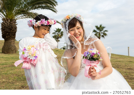 Wedding photo parent and child Wedding photo parent and child 27052763